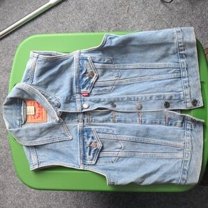 Denim Vest, Levi's, Size Medium, light denim blue